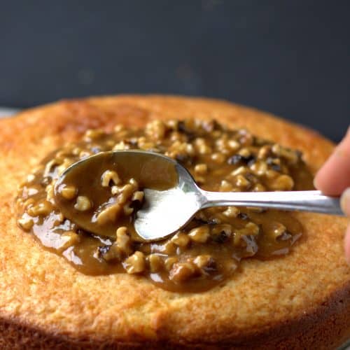 Cake with Praline Topping