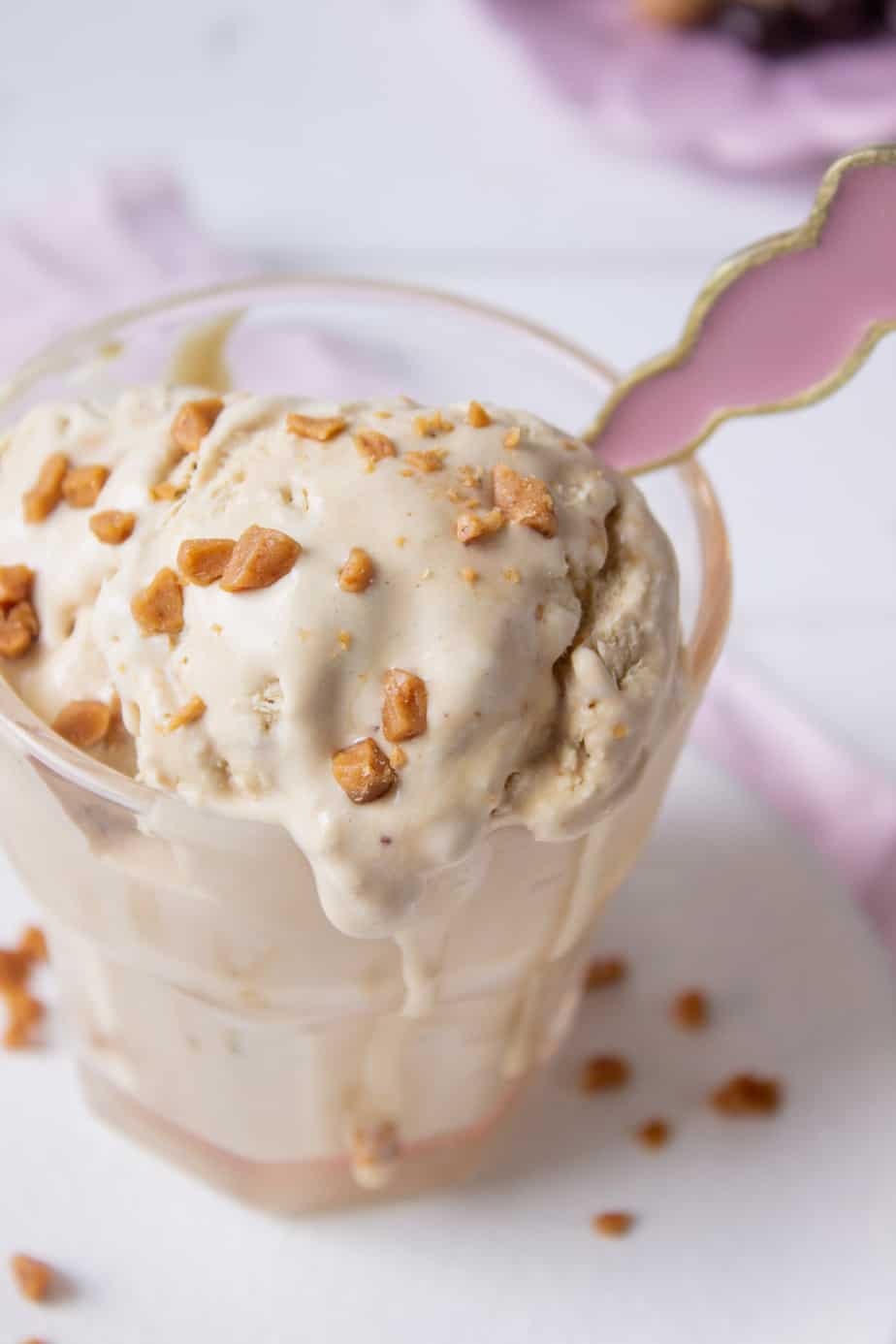 A cup of no churn coffee toffee ice cream with toffee bits