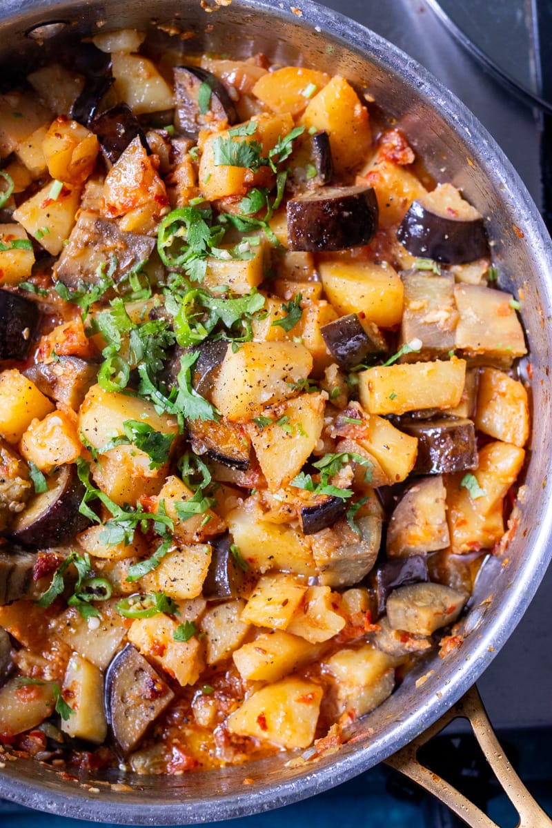 top down view of aloo baingan