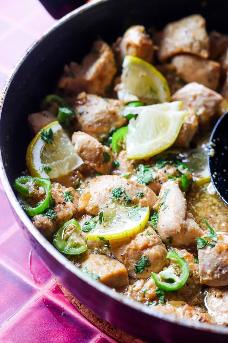 ¾ view of murgh kaali mirch with lemon